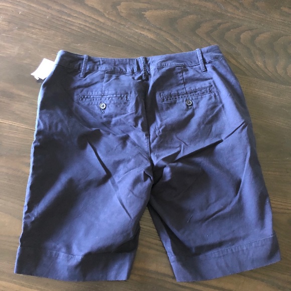 GAP Maternity Shorts in Navy - Picture 3 of 6